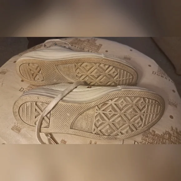 Converse Chuck Taylor's. White with Gold Tone Hardware. w 9 1\2 m 7 1\2 - Picture 4 of 16